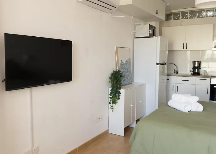 Апартаменты Modern & Bright In The Heart Of Нерха