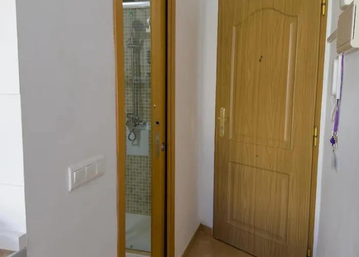 Апартаменты Modern & Bright In The Heart Of