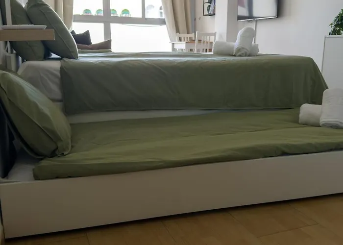 Апартаменты Modern & Bright In The Heart Of