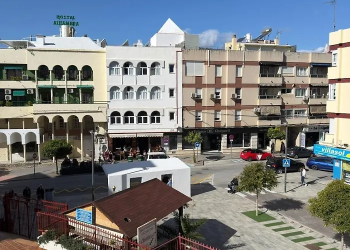 Modern & Bright In The Heart Of Apartment *